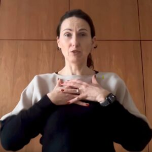 Frau Olescher aus ihrem Video zum Luftschloss, Atemtechniken, Atemübungen