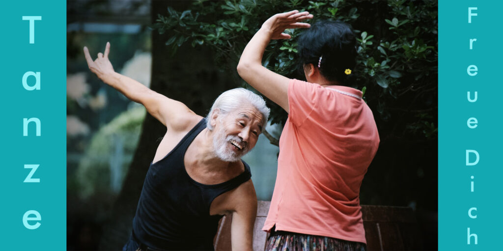 Zwei Senioren tanzen